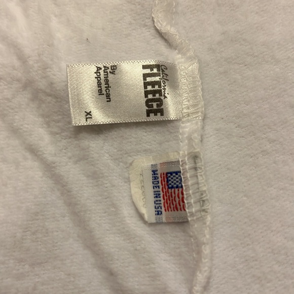 California fleece jogging pants XL and jacket L, but runs a little small. - Picture 6 of 8